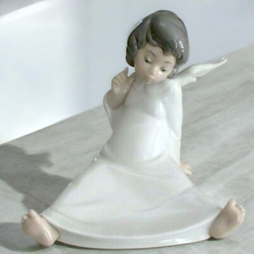 Retired Lladró Cherub Wondering Angel #4962 - Picture 2 of 16